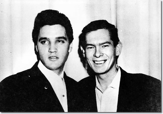 Elvis Presley e Johnnie Ray em 26 de Janeiro de 1962 após show de Ray no Dunes Hotel