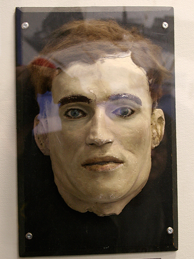 Na foto: Máscara da morte de Edward Andrassay. Créditos: Flickr gargantuen.