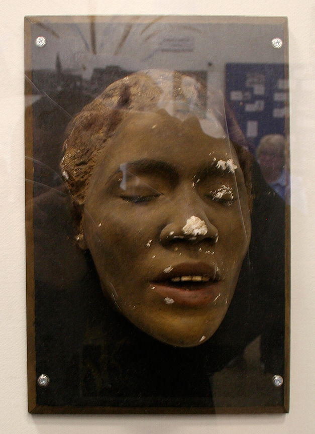 Na foto: Máscara da morte de vítima do Assassino do Tronco de Cleveland. Créditos: Flickr gargantuen.