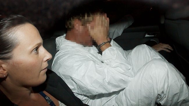  O assassino de Sarah, Steven Hunter, é preso em Melbourne.