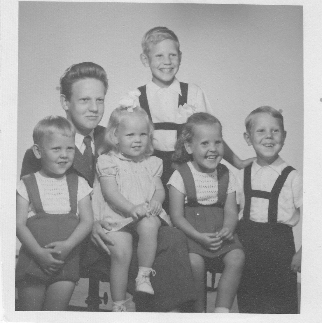Na Foto: Sture Bergwall e seus irmãos. Foto tirada em 1954. Créditos: Blog Bergwall.