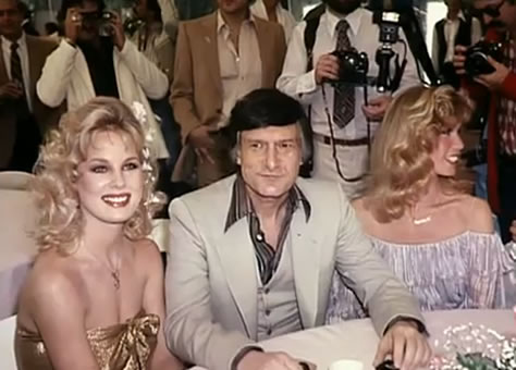 Na Foto: Dorothy Stratten ao lado do dono da playboy, Hugh Hefner.