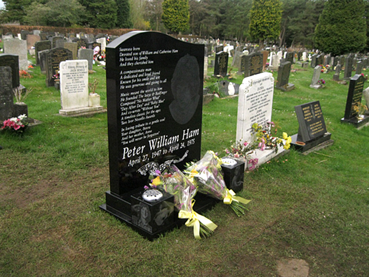 O túmulo de Peter Ham no cemitério Morriston, em Swansea, País de Gales.