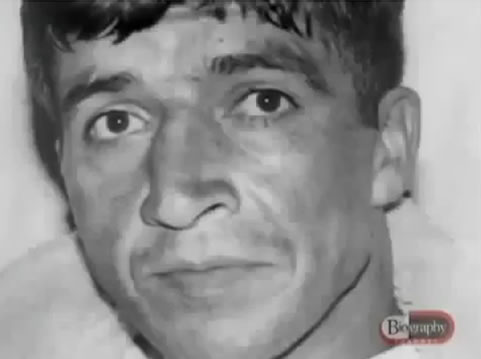 Na Foto: Pedro Alonso Lopez é fotografado durante interrogatório em 1980. Créditos: Documentário Biography Channel.