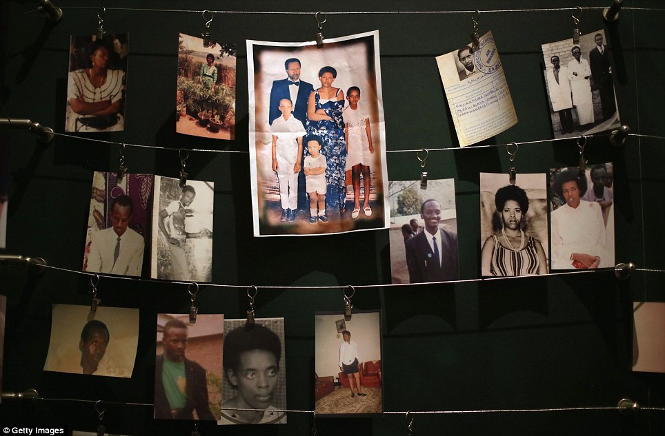 Horror - 20 Anos do Genocídio em Ruanda - Fotos de mortos