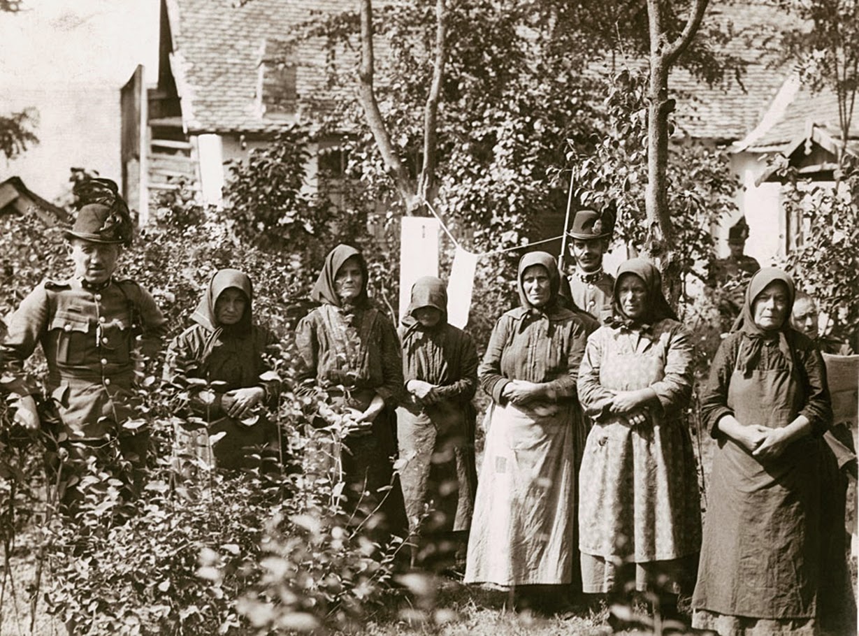 Algumas das Criadoras de Anjos presas em 1929. Foto: Munkácsi Márton.