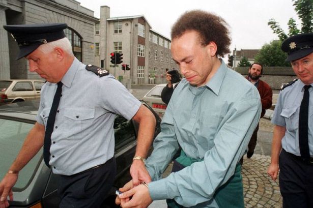 Recentemente jornais irlandeses publicaram que o serial killer Mark Nash está de coração partido e “paranoico”. Isso porque uma mulher que ele conheceu atrás das grandes parou de ir vê-lo na prisão. Ele a chamava de "minha esposa". Em Julho último ele foi levado a um hospital após fazer greve de fome. O psicopata matou quatro pessoas nos anos de 1990 e cumpre pena de prisão perpétua em Co Laois, Irlanda.