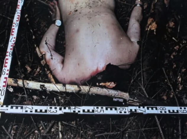 Imagem da polícia austríaca mostra o cadáver de uma das vítimas. Foto: FBI Files. 