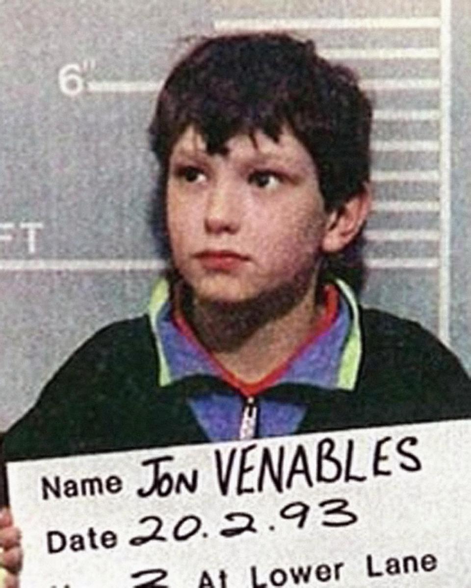 Jon Venables, 10 anos, fichado pela polícia inglesa pelo horrendo assassinato de uma criança de 3 anos.