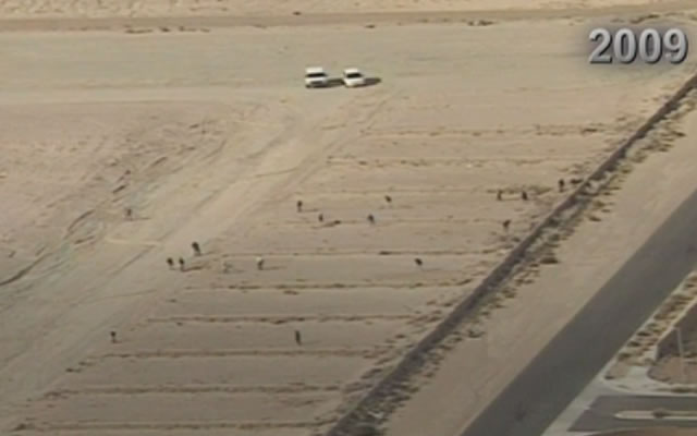 Imagem aérea da escavação em 2009 que encontrou os restos mortais de 11 mulheres no deserto de West Mesa. Foto: CBS.