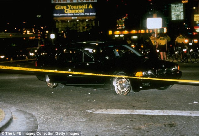 A BMW preta na qual Tupac foi baleado na noite de 13 de setembro de 1996: Foto: Getty Images.
